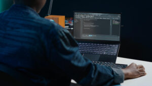 لماذا تعتبر Python أفضل لغة لتعلم البرمجة؟